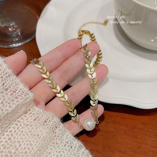 Golden Pearl & Leaf Pendant – Elegant Korean-Inspired Necklace