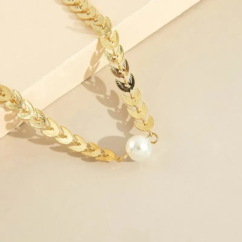 Golden Pearl & Leaf Pendant – Elegant Korean-Inspired Necklace